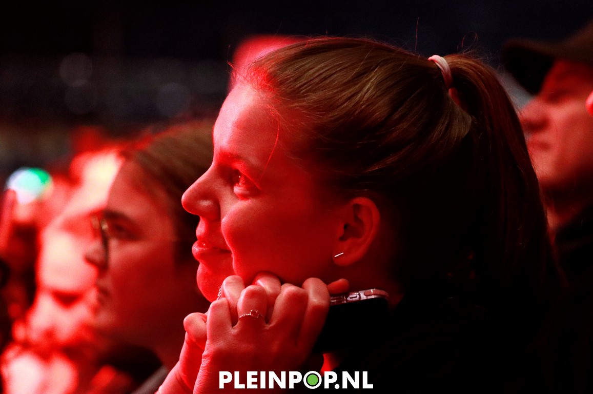 V R I J D A G     (3)